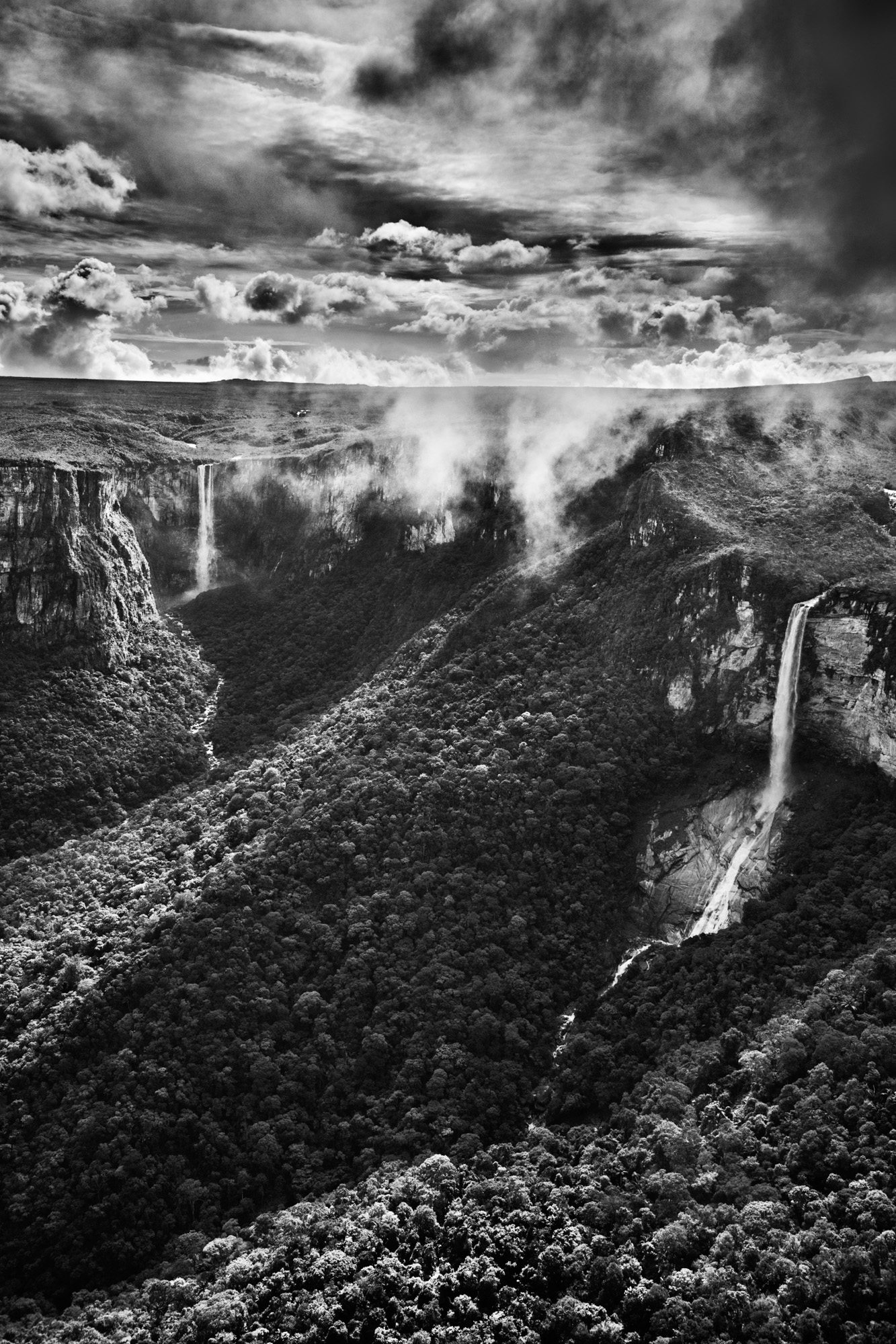 El Dorado Falls (background) and Desabamento Falls (foreground) at Aracá State Park.