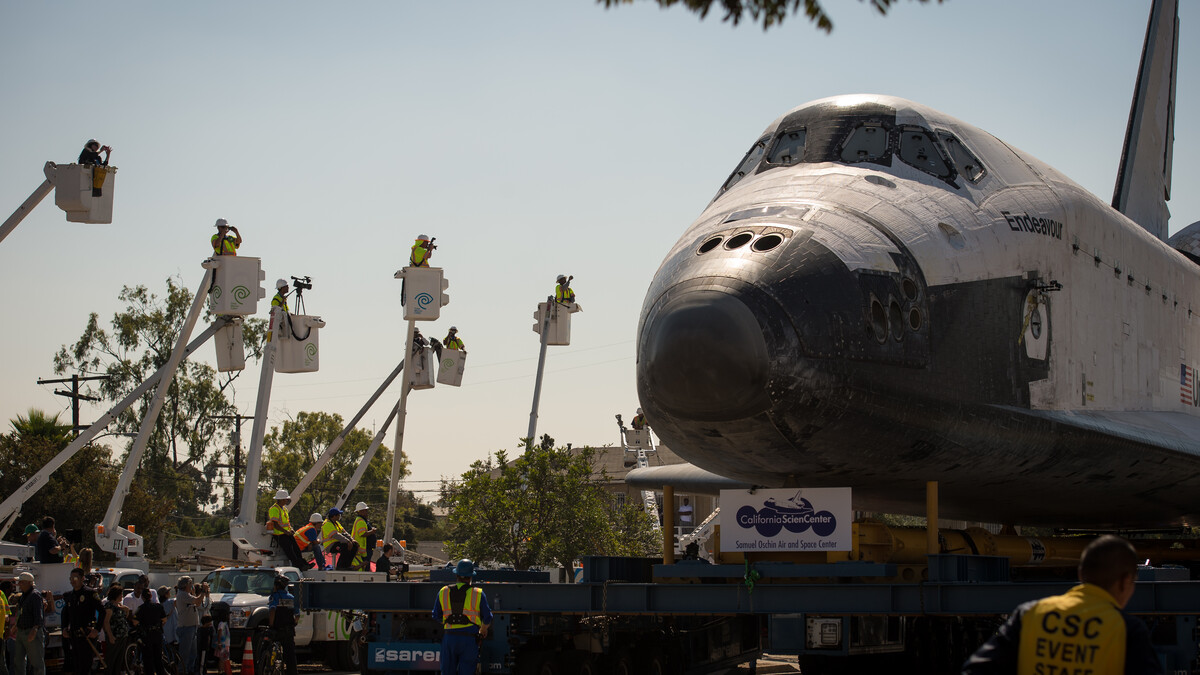 Endeavour on a Los Angeles street, with workers in lifts to get a better look at the scene
