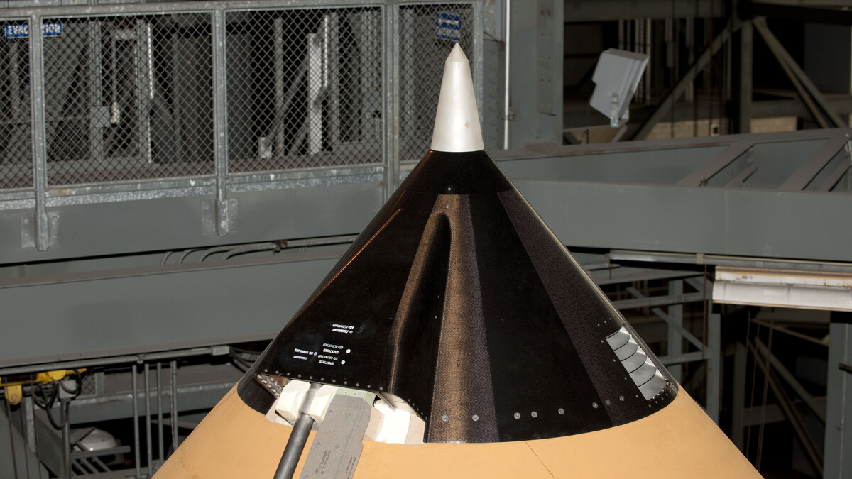 Nose cone on top of an external tank