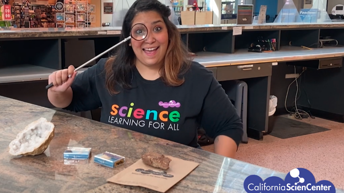 Educator Mariela using a magnifying glass